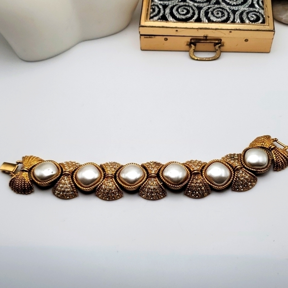 Napier Vintage runway couture napier bow tie bracelet B1717 RARE